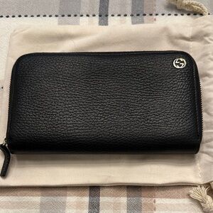Gucci Black Textured Leather Zip Wallet